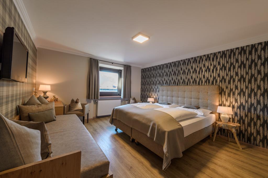 גולינג אן דר זלצאך Gasthof Hotel Hauslwirt מראה חיצוני תמונה