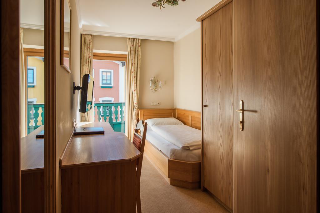 גולינג אן דר זלצאך Gasthof Hotel Hauslwirt מראה חיצוני תמונה