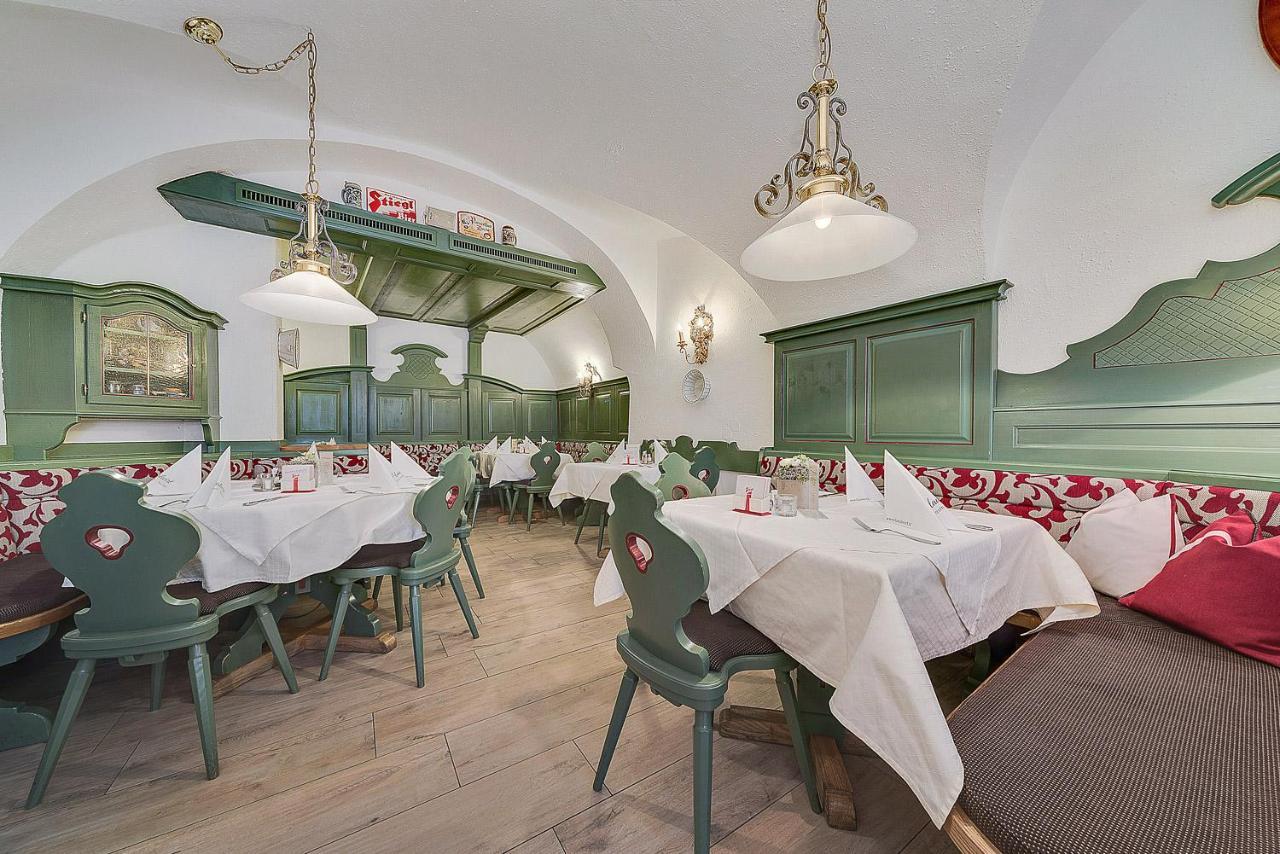גולינג אן דר זלצאך Gasthof Hotel Hauslwirt מראה חיצוני תמונה
