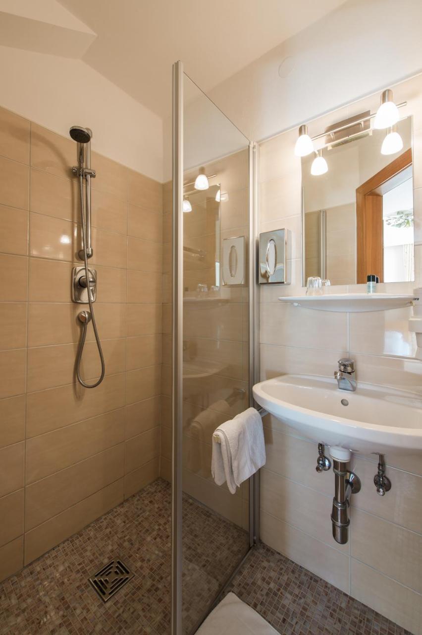 גולינג אן דר זלצאך Gasthof Hotel Hauslwirt מראה חיצוני תמונה